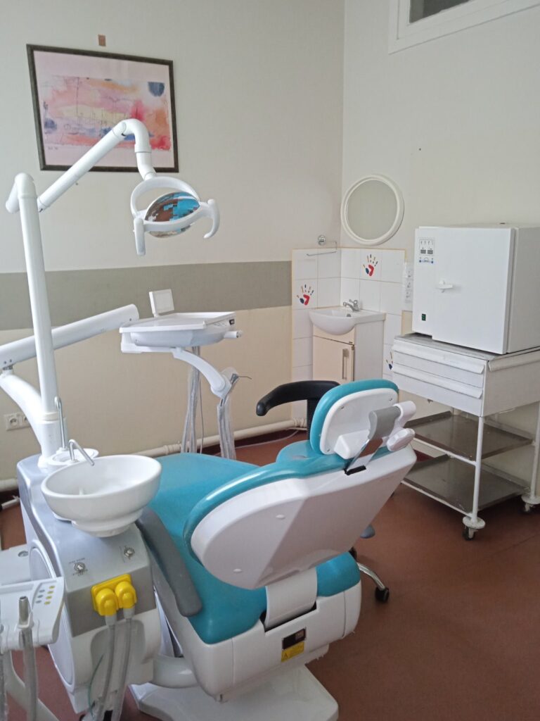 Стоматолог